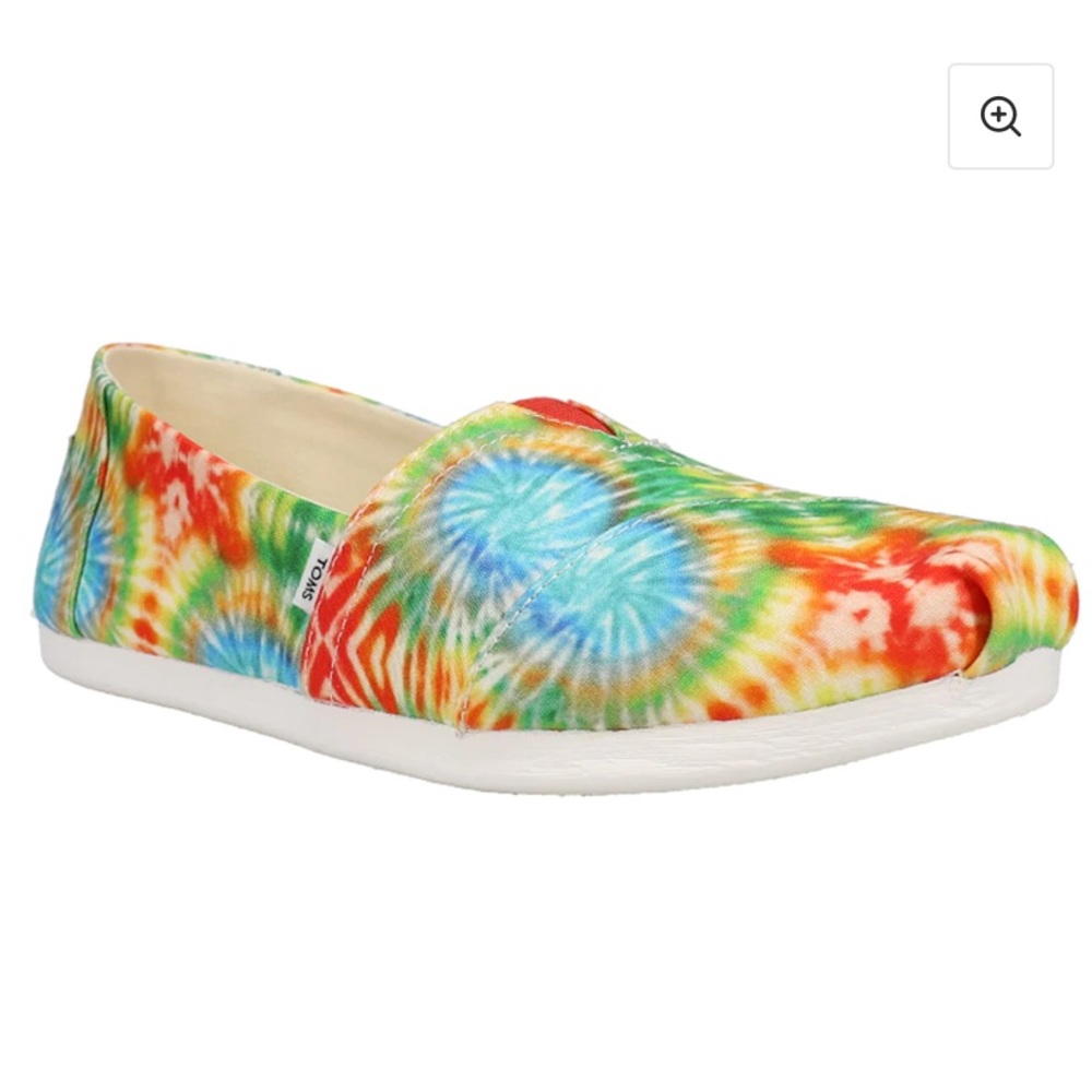 NWOT Rainbow Women’s TOMS shoes
